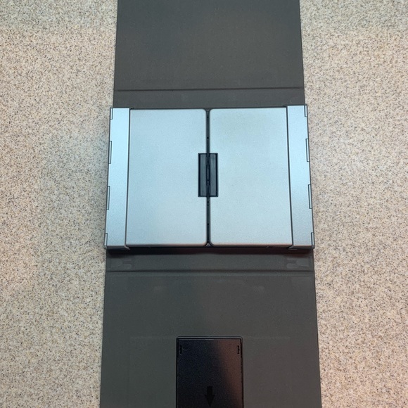 Plugable Foldable Bluetooth Keyboard - Picture 4 of 11